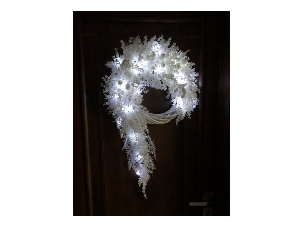 Zimní věnec na dveře s LED světýlky